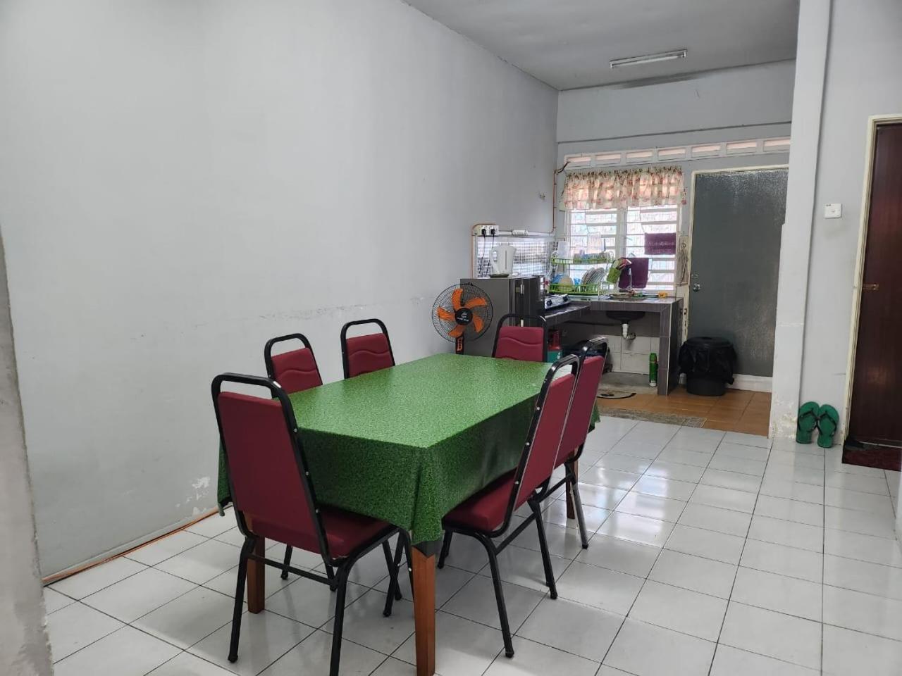 הוילה באנטינג Taufiq 34 Klia Sepang With 3 Airconds & Free Wi-Fi מראה חיצוני תמונה